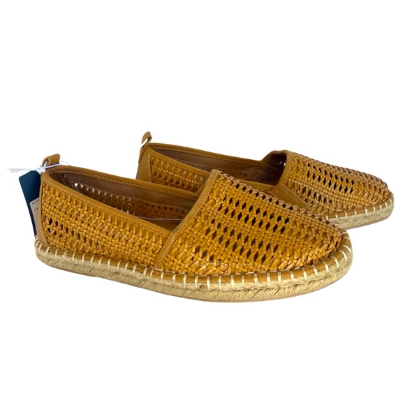 Universal Thread Shoes - NEW Universal Threads Tan Rita Espadrilles / Loafers Women's size 9W textured